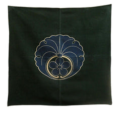A Small Tsutsugaki Furoshiki: Large Scale and Elaborate Family Crest