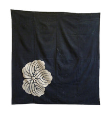 A Reconfigured Tsutsugaki Furoshiki: Oak Leaves