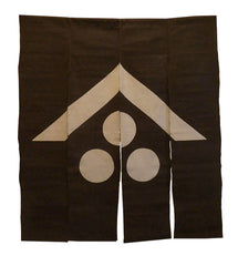 A Graphically Bold Noren: Family Crest