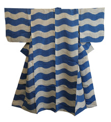 An Unlined Meisen Silk Kimono: Attractively Simple Pattern and Color Combination